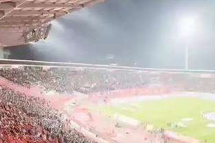 ?森林球迷晒视频：曼联输球后球迷在客场看台大打出手